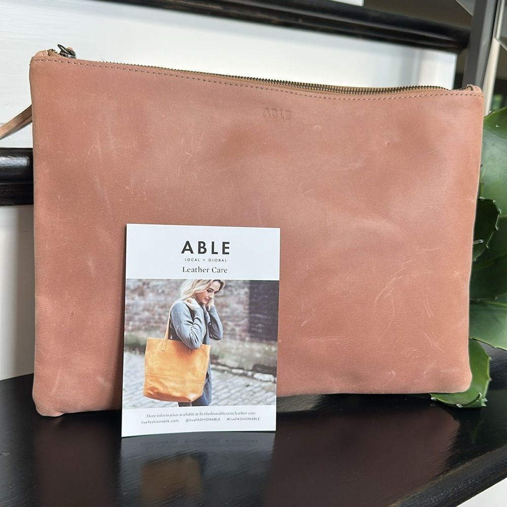 Able genuine leather pouch electronic business, luxe handbag purse, like new - Picture 2 of 9